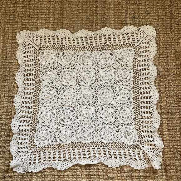 Vintage Square Crochet‎ Doily Cream Tan Rosettes Cottagecore 31x31 - Picture 1 of 5